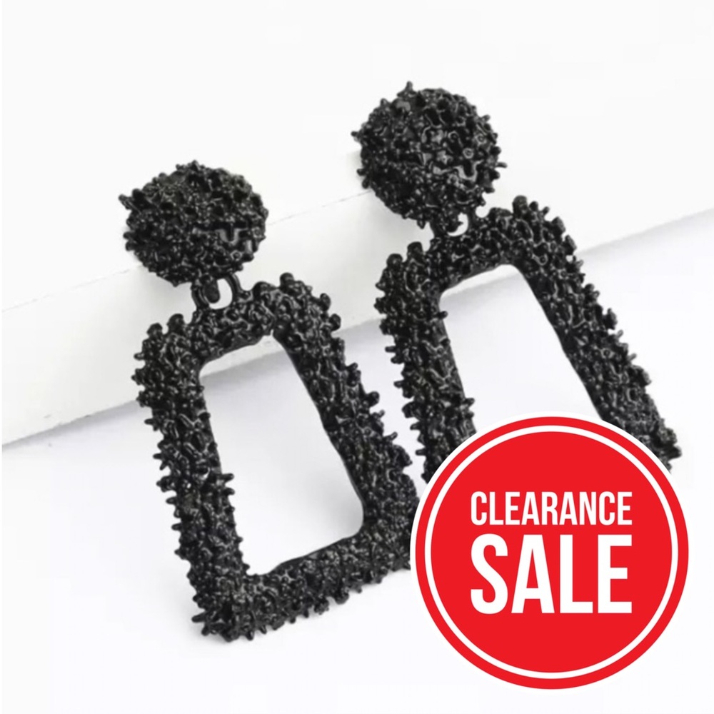 🔴𝟱/$𝟭𝟱🔴𝗖𝗟𝗘𝗔𝗥𝗔𝗡𝗖𝗘 Black Earrings NEW - Picture 1 of 10